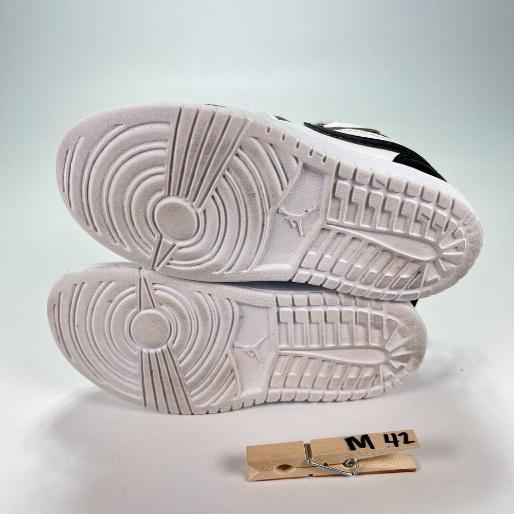 Jordan 1 Low ALT White Black Low Top Lifestyle Shoes DR9747-132 Kids Size 10C - Picture 9 of 9